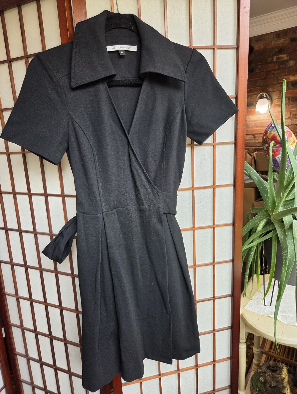 Diane von Furstenberg Black Collared Wrap Mini Dress Office Quiet Luxury Size 6